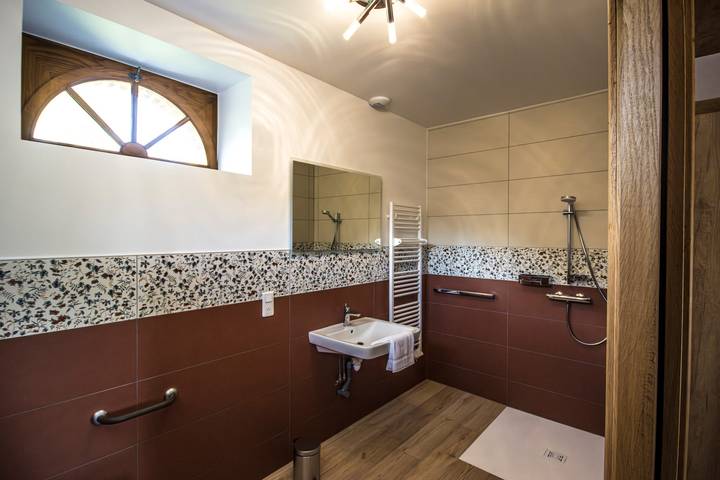 Bed and Breakfast 'Chasserie 1 Pmr – Grange Arthuis' mit Wlan und Klimaanlage in Lavau, Loire-Tal