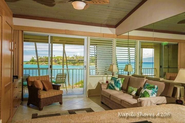 Beach rental for 3 people, with pool and yard as well as hot tub and balcony on Maui