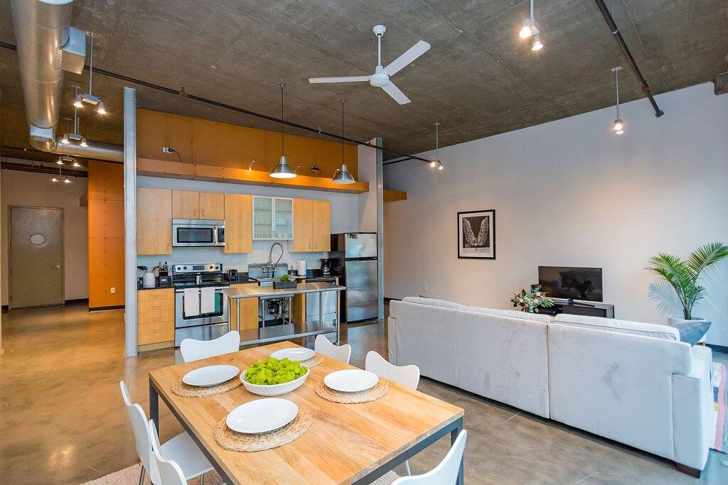 Ganze Wohnung, Stylish Loft 0.7 Miles From Downtown! in Nashville, Tennessee