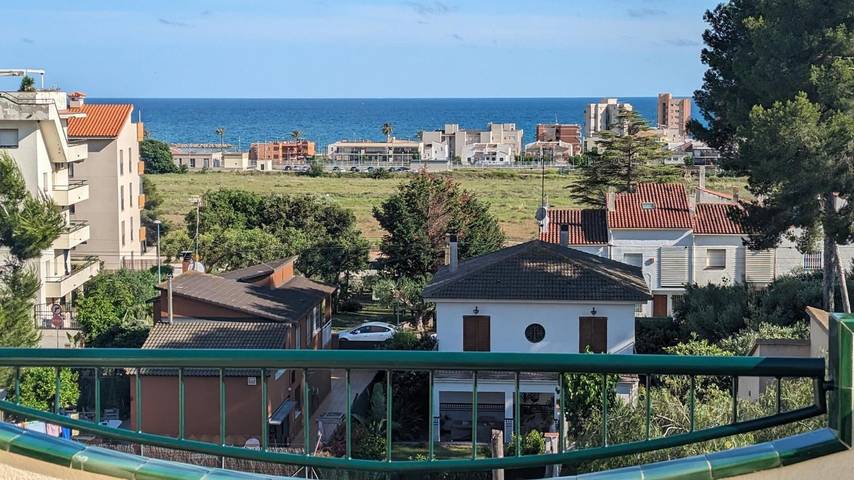 Appartement entier, Appartement 'Sunny Home' avec vue mer et grande terrasse in Cunit, Costa Dorada