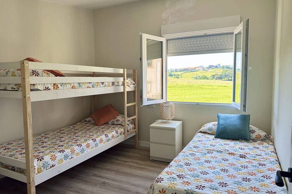 Entire apartment, Detached house with garden Ajo Beach in Bareyo, Cantabrian Coast