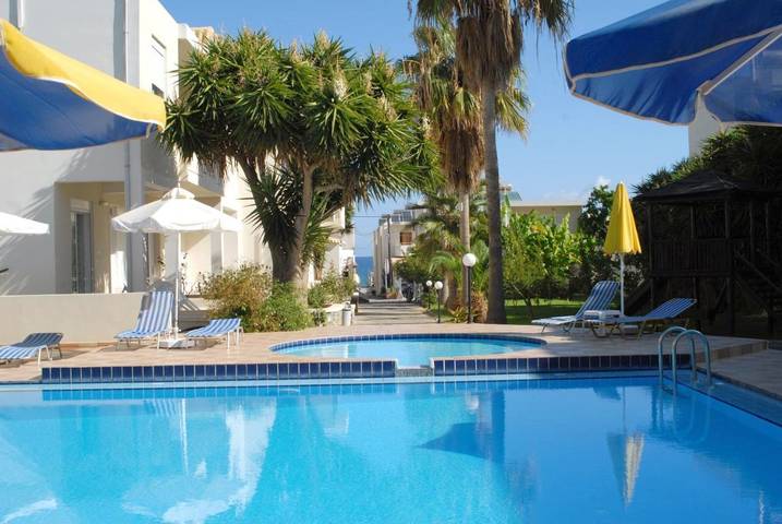 Apartahotel para 4 personas, con Balcón y Terraza además de Jardín y Piscina en Creta