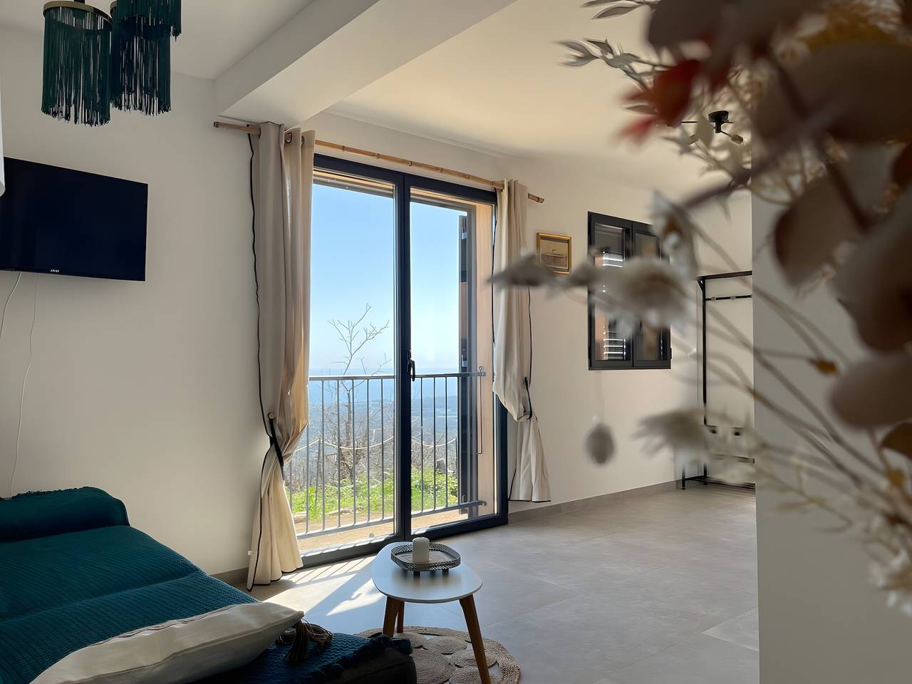 Apartamento entero, Apartamento 'Nucciola' con vistas al mar, jardín privado y aire acondicionado in Cervione, Región de Corte