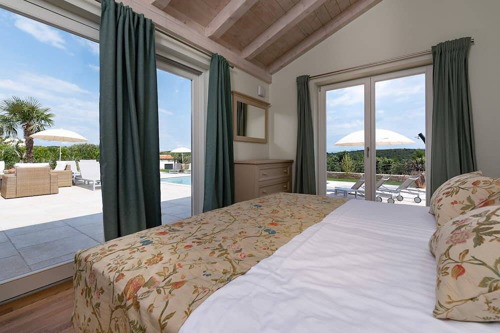 Villa Ana - 5 bedrooms with private pool and kids pool in Kavran, Südküste Istrien