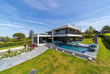 Cottage pour 12 personnes, avec piscine ainsi que jacuzzi et terrasse à Messery