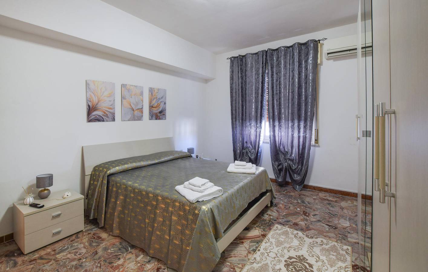 Apartamento vacacional entero, Acogedor apartamento junto a la playa con aire acondicionado y aparcamiento in Regio de Calabria, Provincia de Reggio Calabria