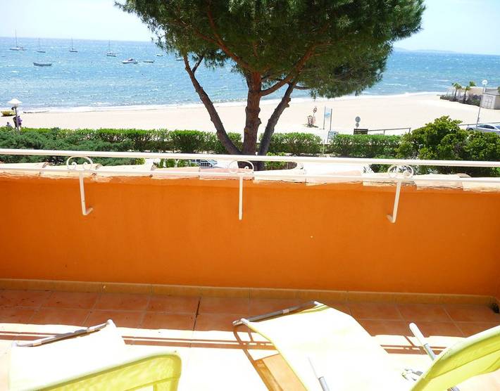 Gîte pour 4 personnes, avec piscine et terrasse ainsi que jardin et vue, animaux acceptés dans Plage de l'Argentière