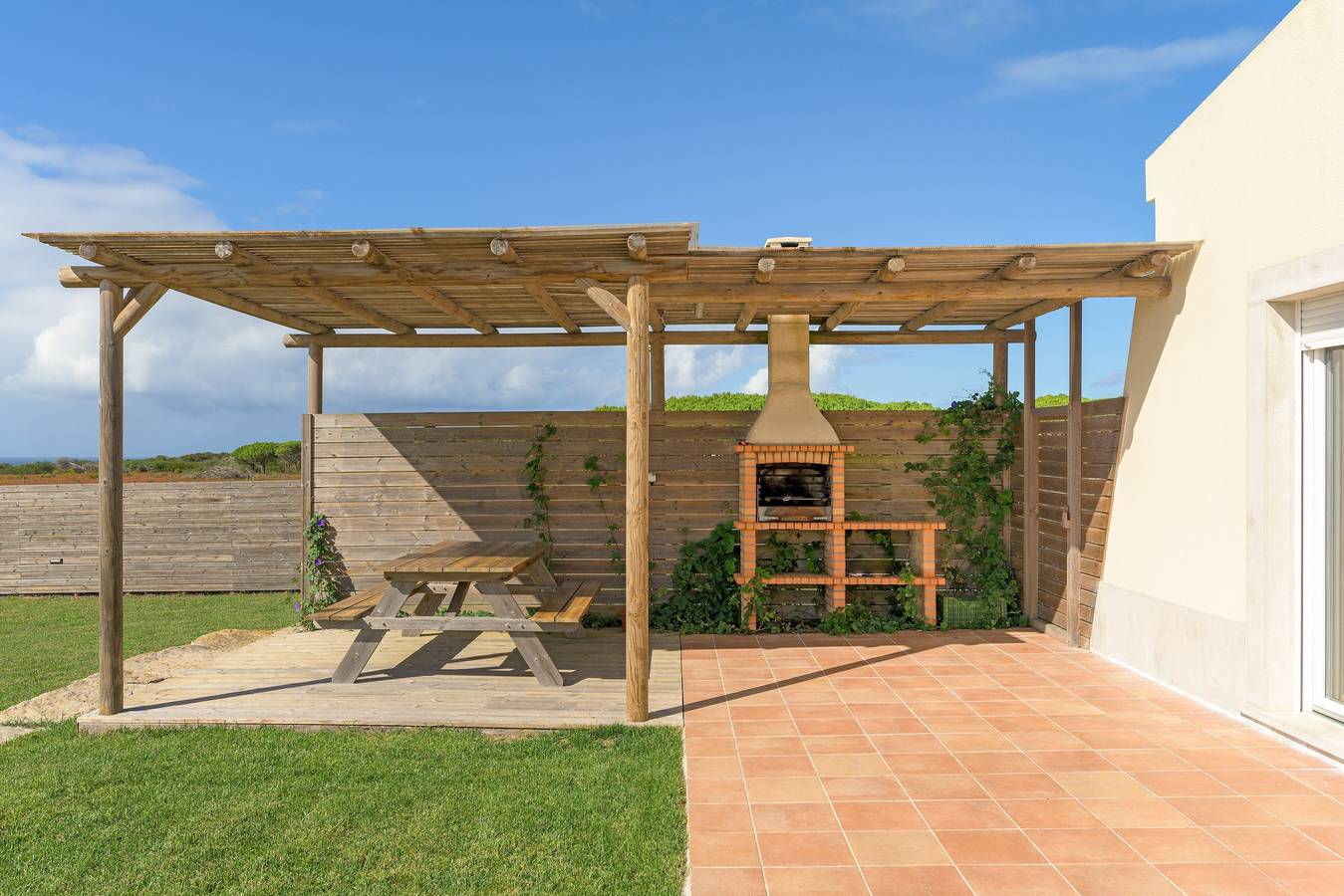 Apartment 'Flor Do Rosto Ii' with Sea View, Shared Pool and Wi-Fi in São Teotónio, Costa Alentejana