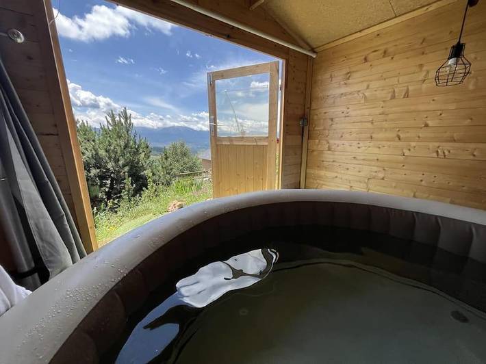 Gîte pour 5 personnes, avec Jacuzzi et Terrasse ainsi que Jardin et Vue à Targassonne