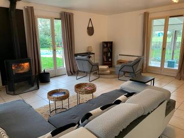 Gîte pour 8 personnes, avec piscine ainsi que jardin et jacuzzi à Avermes
