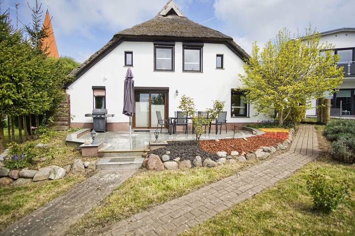 Ferienhaus für 8 Personen, mit Terrasse und Garten in Altefähr