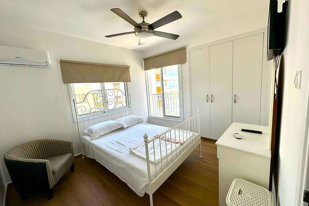 Apartamento entero, Sea View Apt - 2 min walk to the Beach + 200Mbit in Lárnaca, Distrito de Larnaca