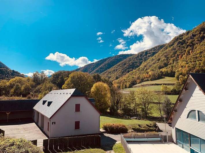 Gîte pour 8 personnes, avec vue ainsi que jardin et piscine, adapté aux familles à Arreau - 4