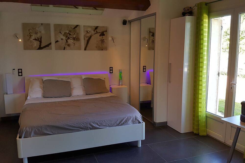 Grande Villa 175m2, Spa 5 places,  entre Vignes et Plage St Cyr les Lecques in Saint-Cyr-sur-Mer, Côte méditerranéenne (France)