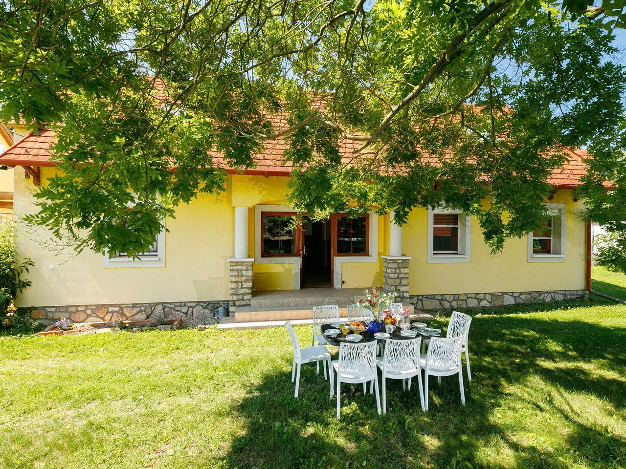 Golf Tee - Golf Tee 100.1 in Balatonudvari, Balatonfüredi járás