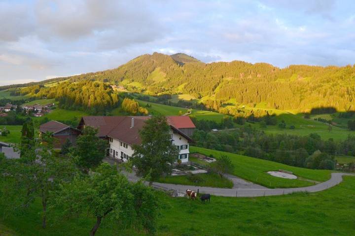Ferienwohnung für 8 Personen, mit Ausblick und Garten in Wertach - 2
