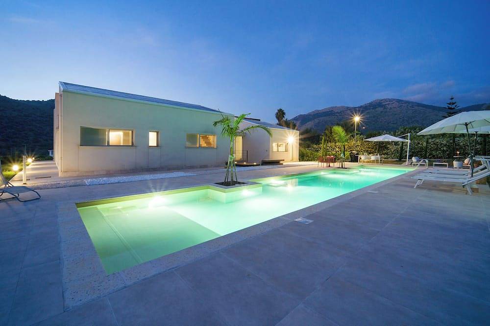 Luxurious villa, 2 pools,  Spa and fitness area in Torretta, Palermo Province