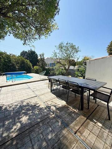 Location de vacances pour 10 personnes, avec jardin ainsi que terrasse et piscine à Lagord