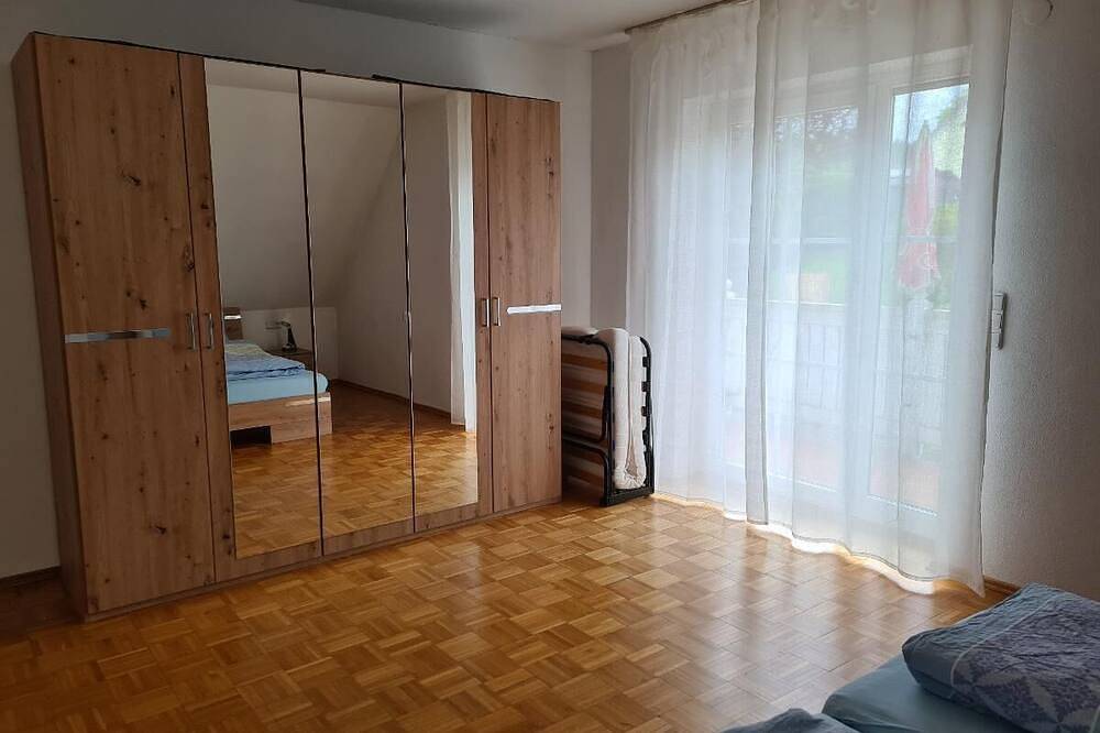 Ganze Wohnung, Große Ferienwohnung für 4 Personen in ruhiger Lage in Zapfendorf, Landkreis Bamberg