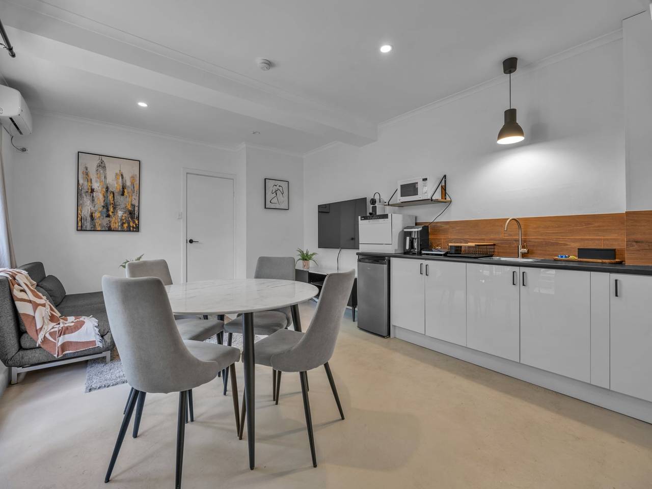 Entire apartment, Central 1-Bed Adelaide Apartment with Balcony in Adelaide, South Australia