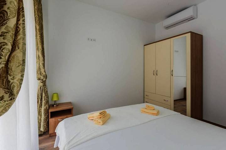 Ferienwohnung für 6 Personen, mit Terrasse und Pool
