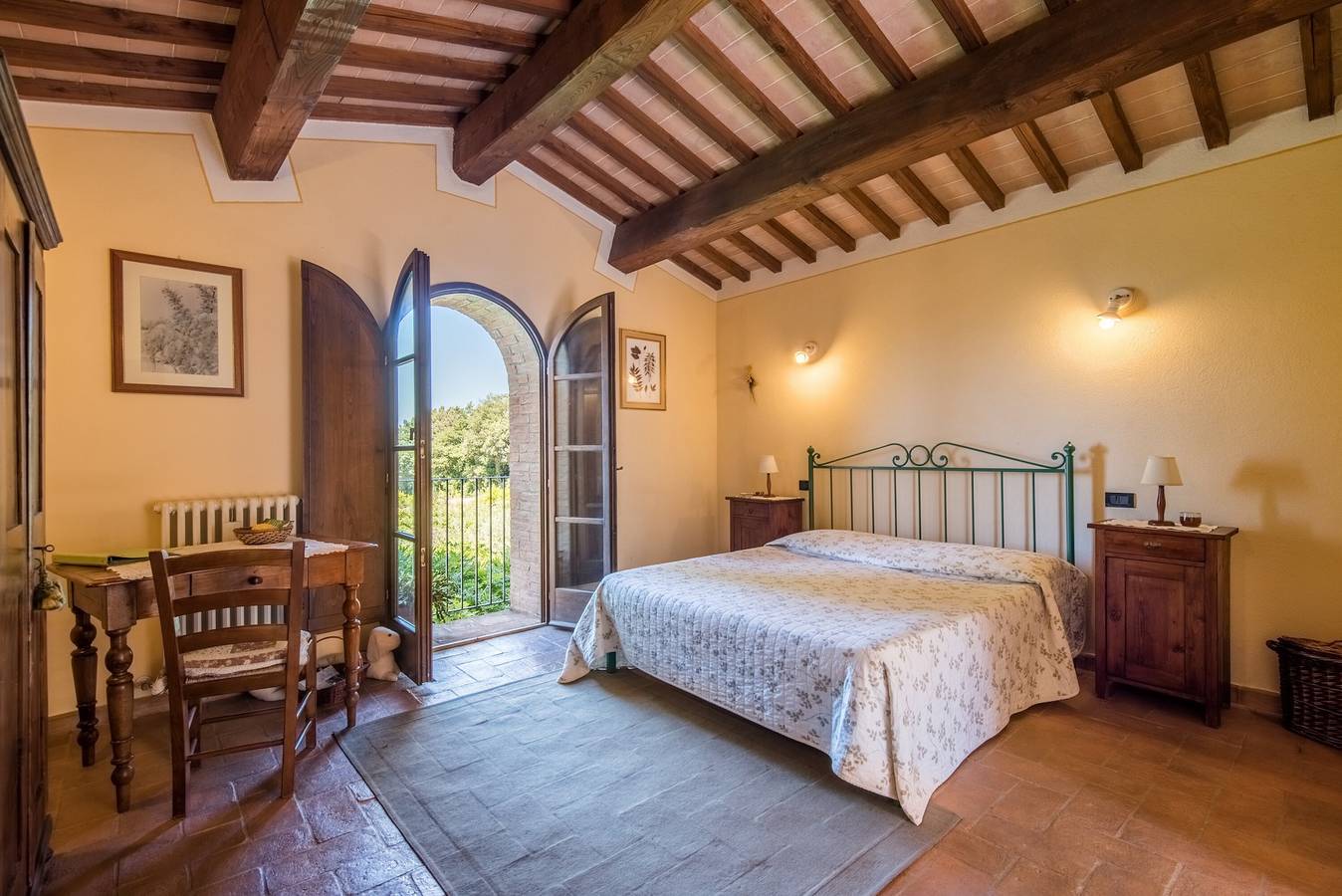 Podere Giardino Wine & Bed - Appartamento Ginepro: Casale con Piscina, Wi-Fi e Aria Condizionata in Montalcino, Val d’Orcia