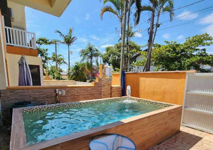 Casas e apartamentos de temporada para 6 pessoas, com terraço e vista e ainda piscina, com animais de estimação em Pontal do Paraná
