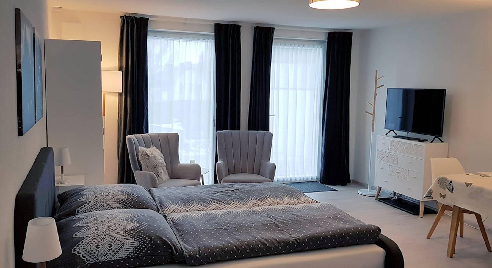 Ganze Ferienwohnung, Villa Bergauf, Studio Apartment Kaiserin Elisabeth »Sisi« Inkl. Königscard !! in Hohenpeißenberg, Romantische Straße