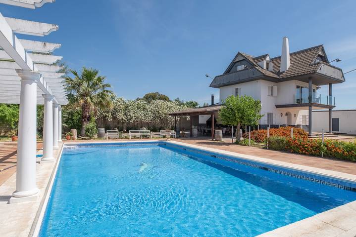 Apartamento para 15 personas, con Balcón y Jardín en Montoro 
