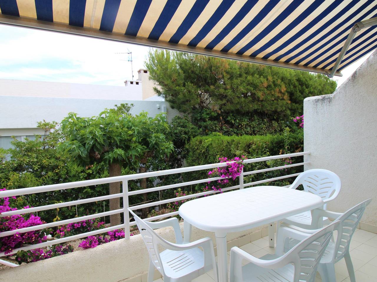 Appartement entier, Appartement lumineux avec terrasse et jardin à 200 m de la plage de Grifeu in Platja Grifeu, Haut-Ampurdan