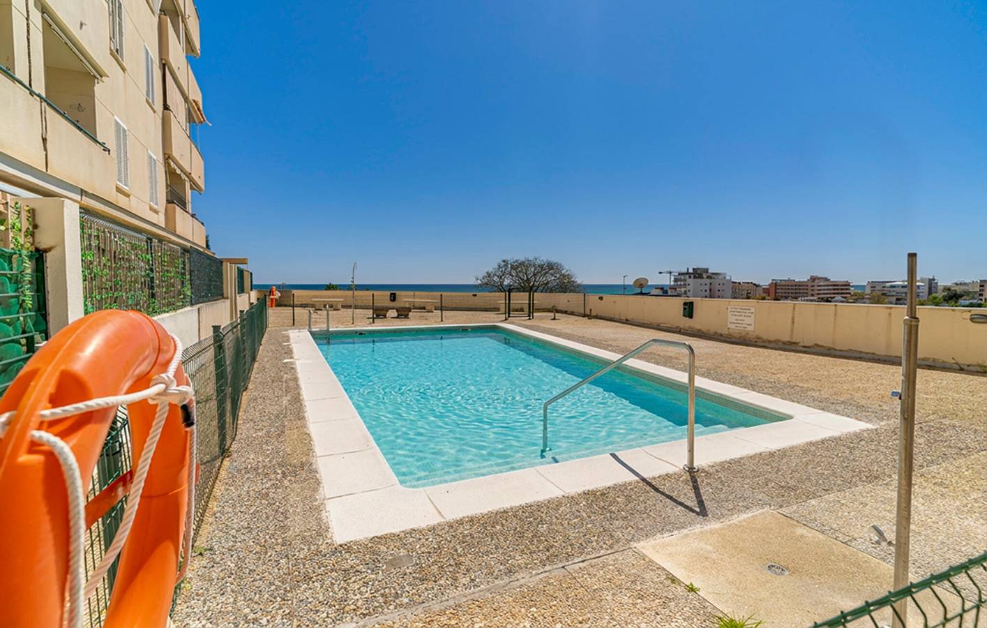 Entire holiday apartment, Sea View Apartment with Pool & Terrace, 2km to Beach in Montemar Torremolinos, Torremolinos