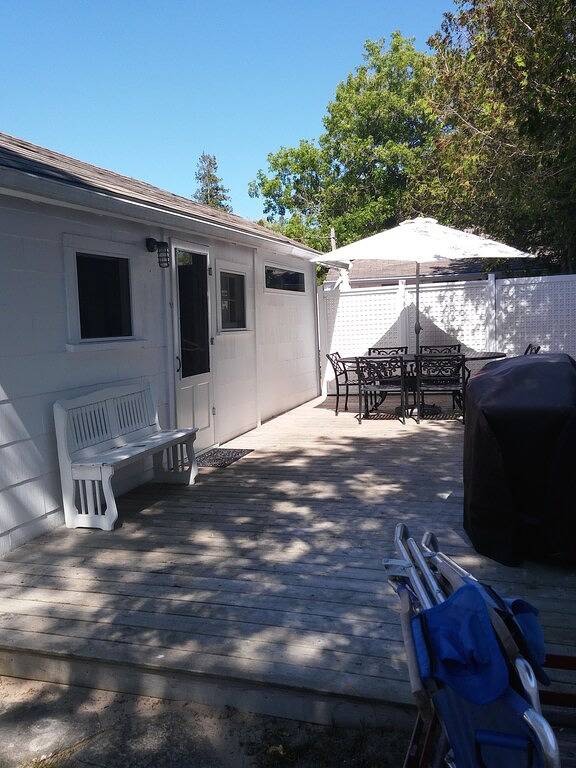 Cozy, clean, newly renovated two bedroom cottage on the waterfront. in Sauble Beach, Tobermory (Ontario)