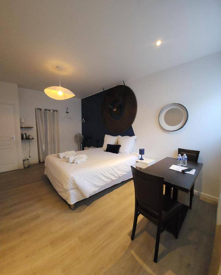 Chambres privées hyper-centre Epernay lit 160x200cm in Épernay, Marne