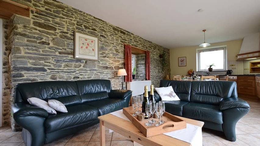 Location de vacances pour 8 personnes, avec jardin, animaux acceptés à Bastogne