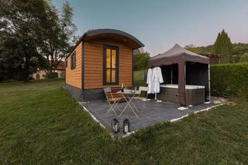 Gîte pour 2 personnes, avec jacuzzi ainsi que jardin et piscine dans Menthonnex-sous-Clermont