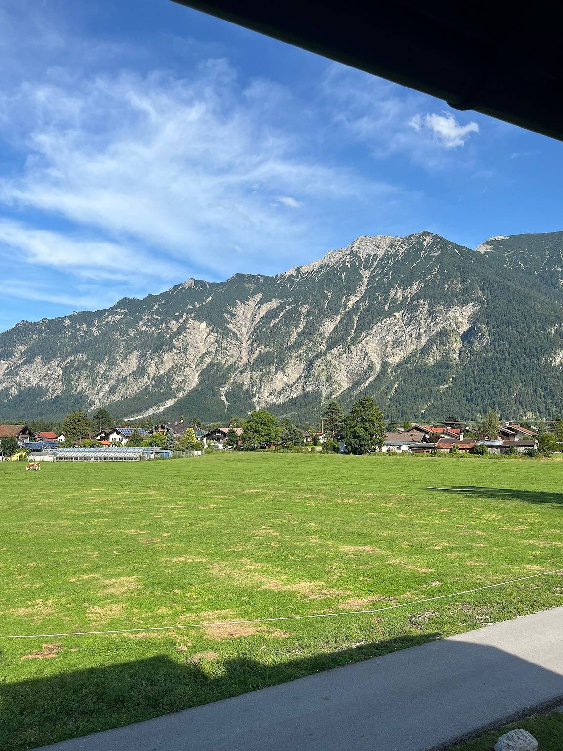 Zimmer „Zimmer 2 Schulerhof“ mit Bergblick und Wlan in Oberau, Bayerische Alpen