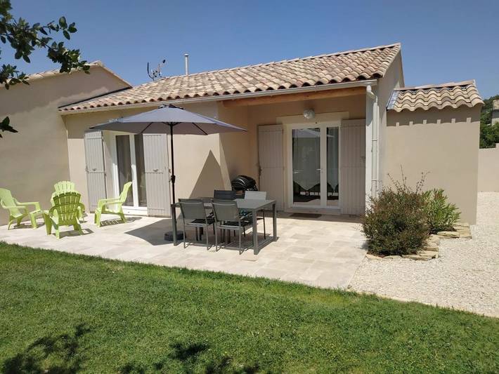 Location de vacances pour 5 personnes, avec Terrasse et Jardin ainsi que Piscine et Vue à Entrechaux