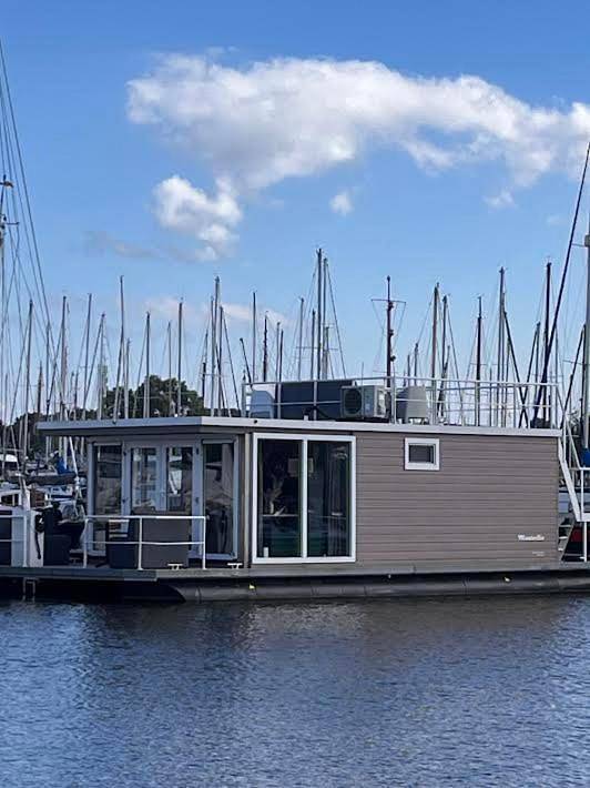 Bateau pour 4 personnes, avec vue ainsi que balcon et vue sur le lac dans Monnickendam