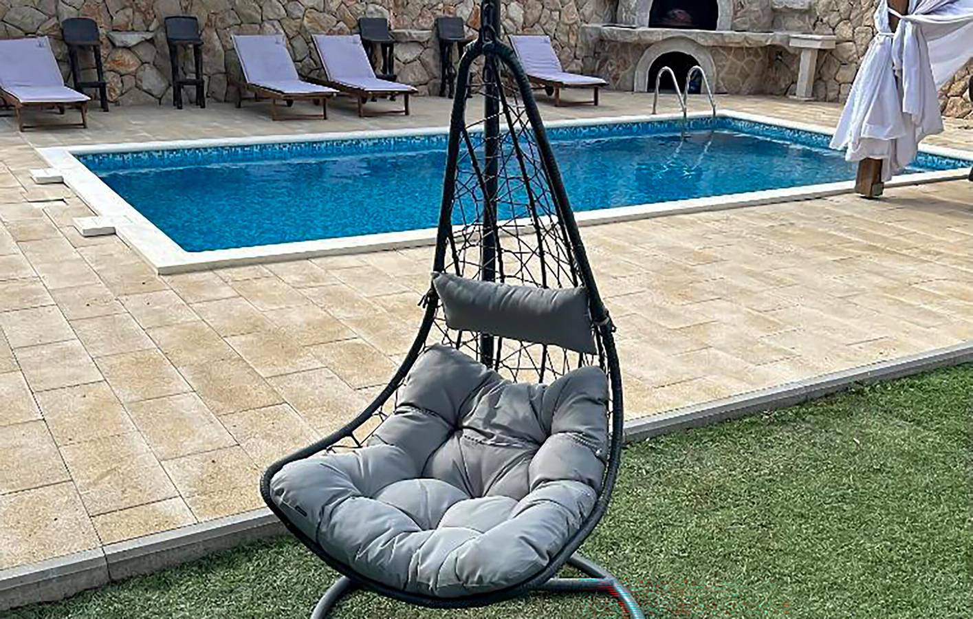 Gemütliche Ferienwohnung in der Nähe der Sehenswürdigkeiten von Imotski mit Pool und Parkplatz in Imotski, Makarska Riviera