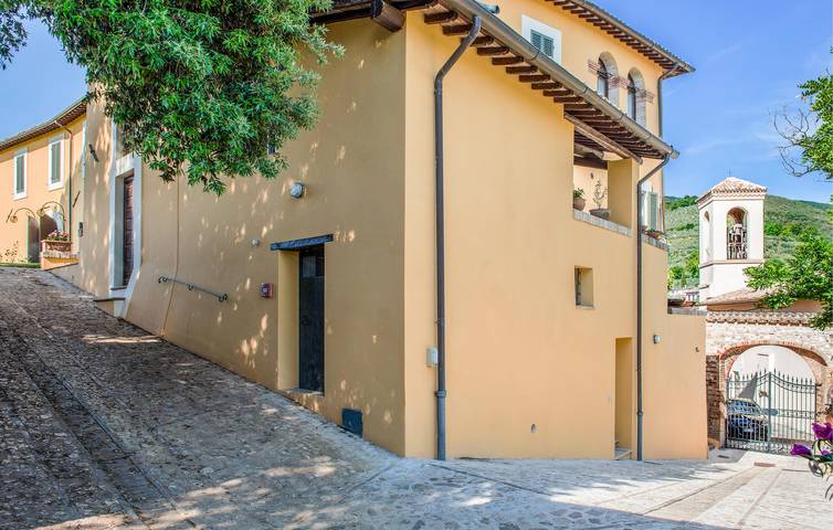 Location de vacances pour 20 personnes, avec jardin et piscine ainsi que terrasse et sauna, animaux acceptés à Foligno - 3