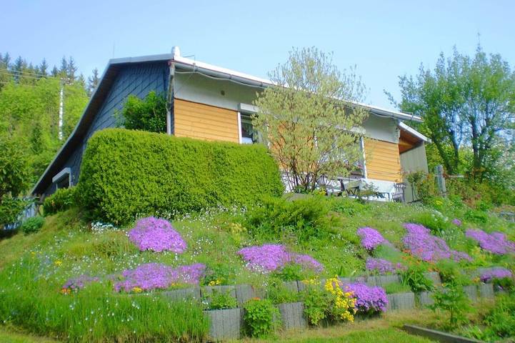 Ferienhaus für 4 Personen, mit Terrasse und Garten sowie Pool am Rennsteig