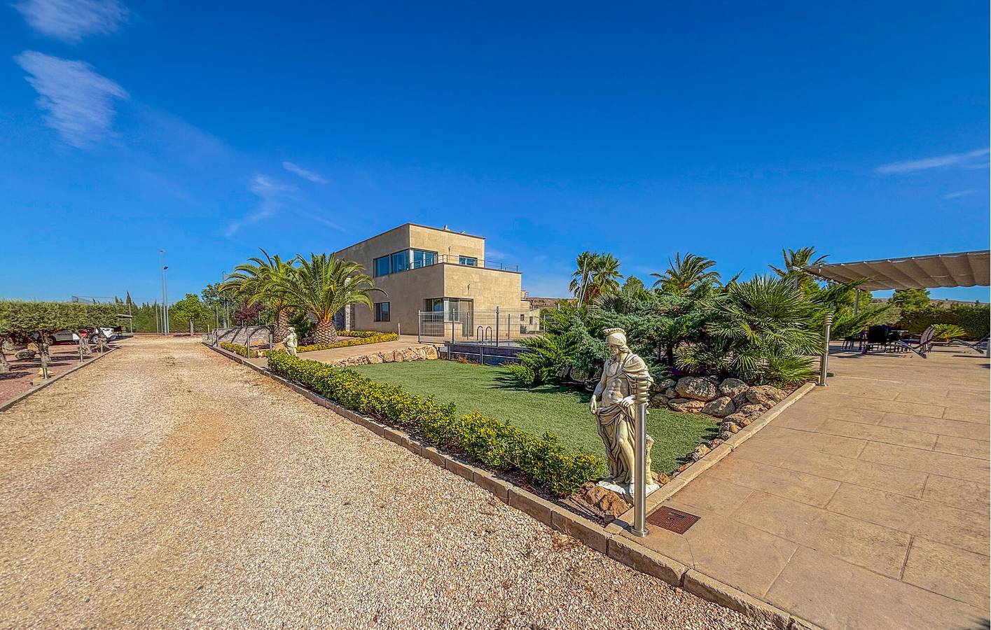Modern Apartment with Pool, Terrace & Garage near Beach in Yecla, Murcia Inland