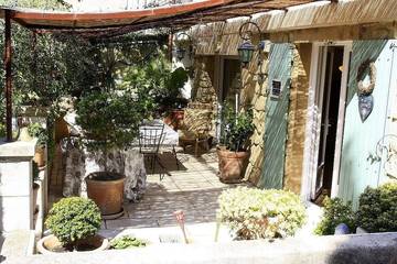 Gîte pour 4 personnes, avec jardin à Châteauneuf-de-Gadagne