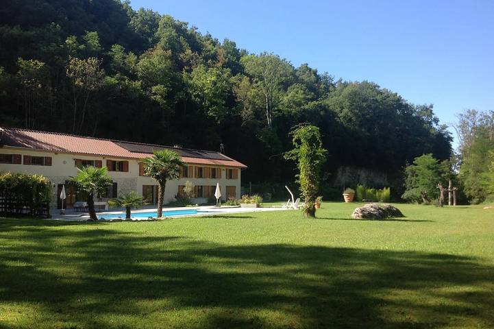 Gîte pour 6 personnes, avec jardin à Rochechinard