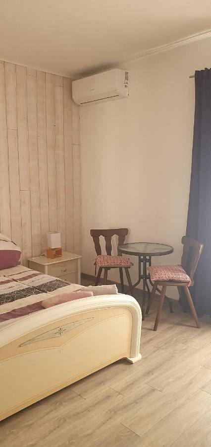 Gîte pour 2 personnes, avec Balcon et Terrasse ainsi que Jardin et Vue à Villanova - 3