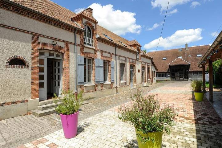 Maison d’hôte pour 31 personnes, avec jardin dans l' Aube