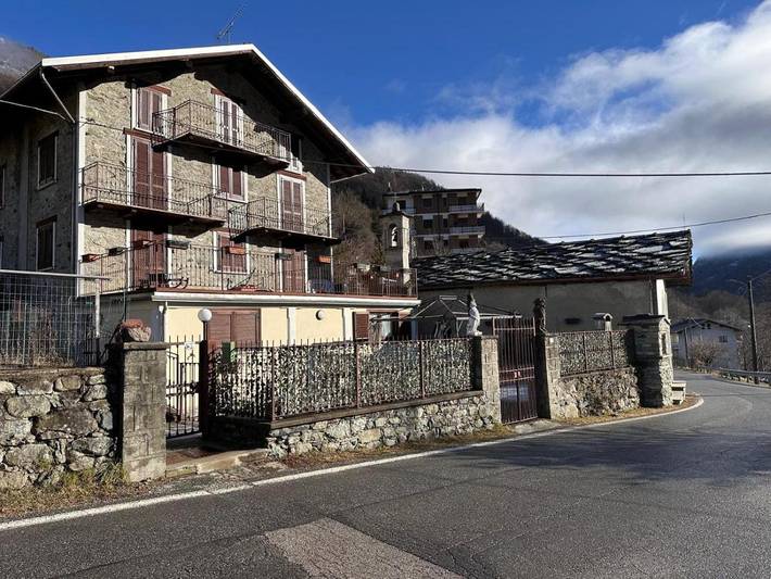 Gîte pour 4 personnes, avec vue ainsi que jardin et terrasse, animaux acceptés à Ala di Stura