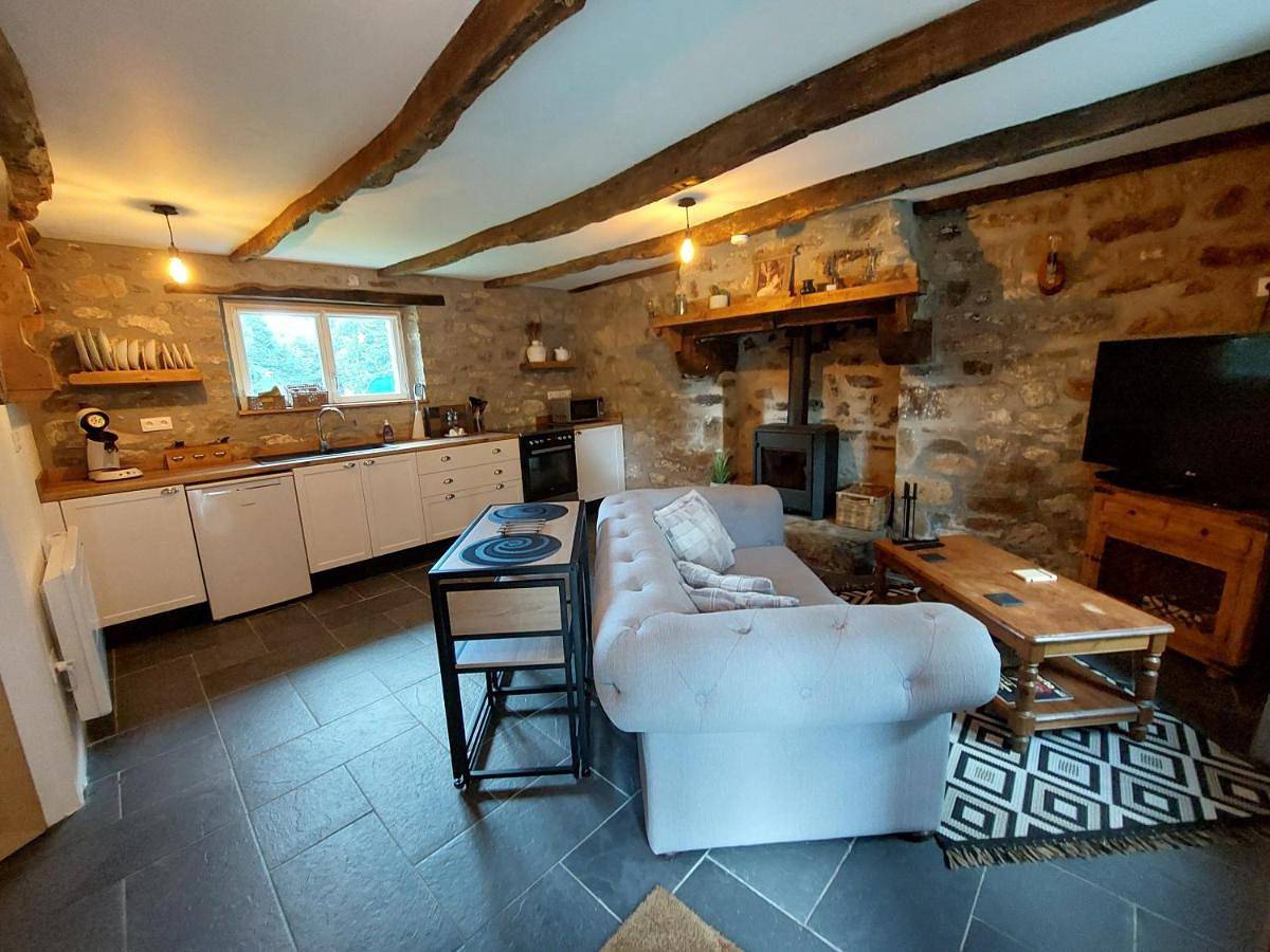 Appartement entier, One-Bedroom House in Rostrenen, Région de Guingamp