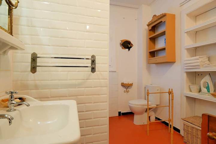 Apartamento entero, Apartment 1 in a 2-star-rated writer's house in Sommières, Costa mediterránea (Francia)
