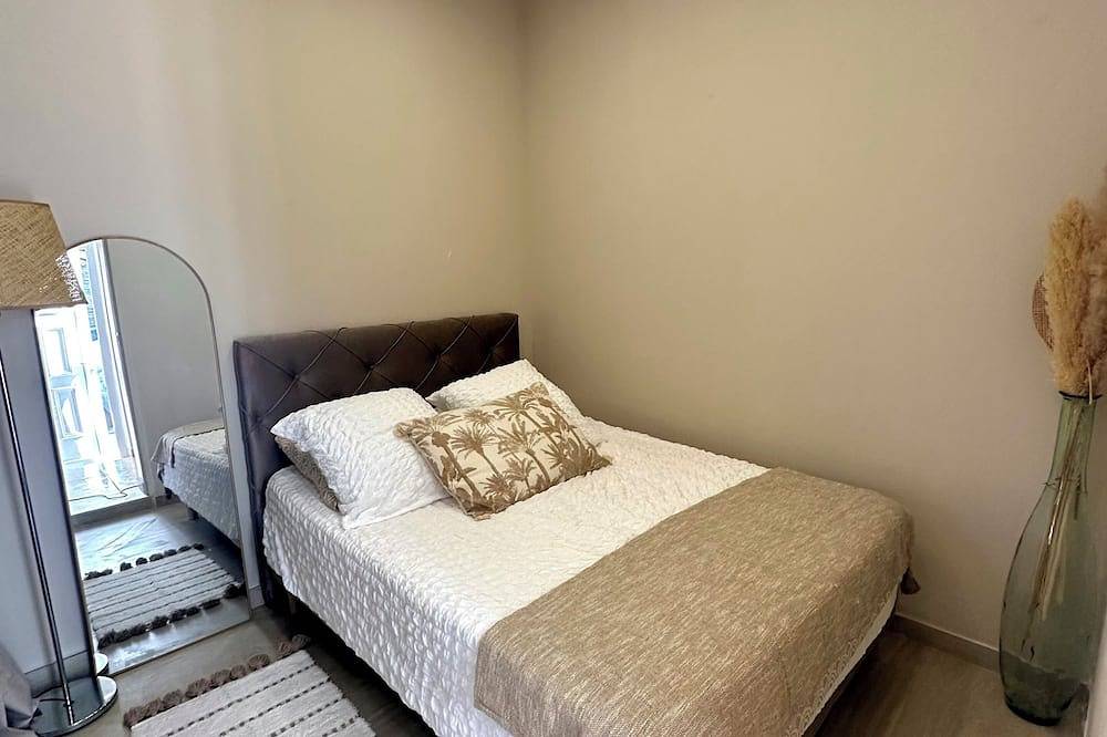 Entire apartment, Studio swimming pool in Bouc-Bel-Air, Aix-en-Provence region